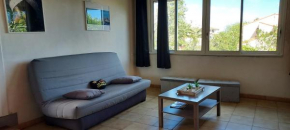 LE BARCARES 2 logements pour 13 personnes, draps et serviettes non fournis 2 alojamientos para 13 personas, no se proporcionan sábanas ni toallas 2 accommodations for 13 people, sheets and towels not 